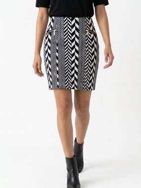 2291 - Michael Kors Navy and White Chevron Pencil Skirt